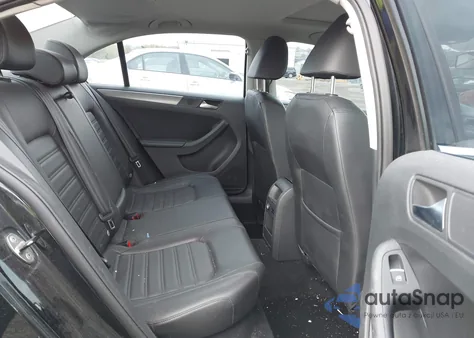 2013 Volkswagen Jetta 2.5L Sel z USA, uszkodzony, nr VIN 3VWLP7AJ2DM378295